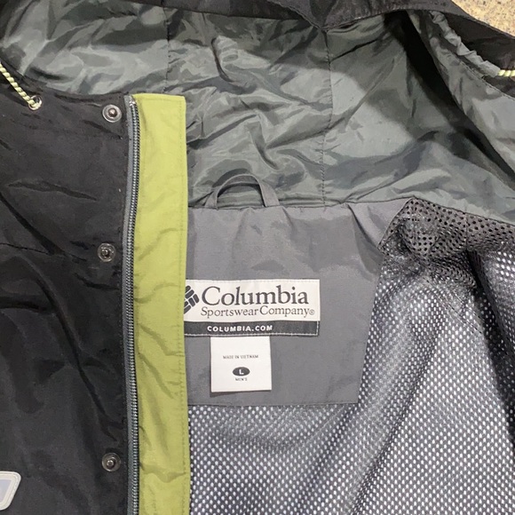 Men’s Columbia sportswear jacket. Size large. Used but in like new condition. - Picture 4 of 9